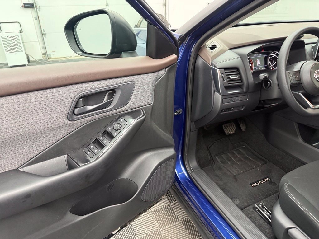 Used 2023 Blue Nissan S image 15