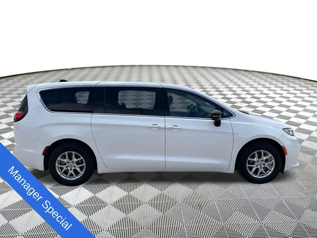 2024 Chrysler Pacifica Touring L - Photo 7
