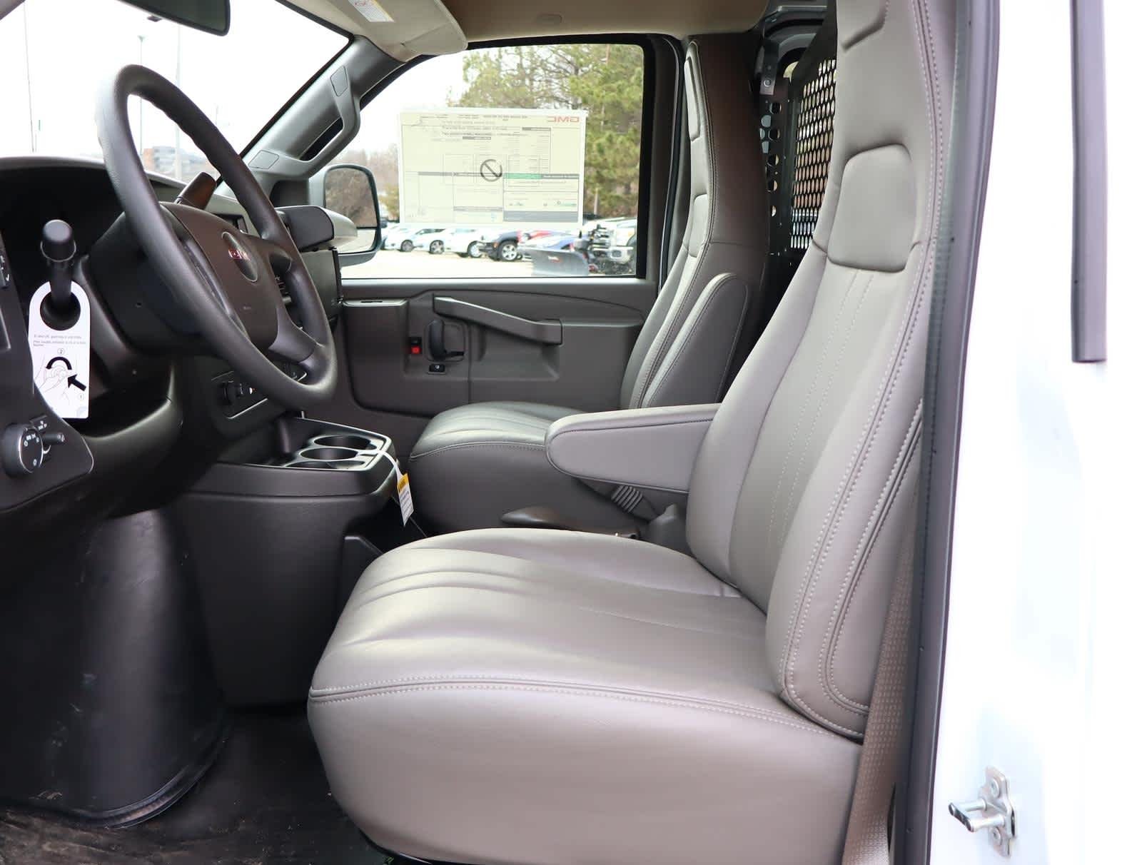 2025 GMC Savana Cargo Work Van - Photo 13