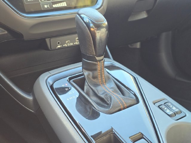Used 2025 Ice Silver Metallic Subaru Limited image 35