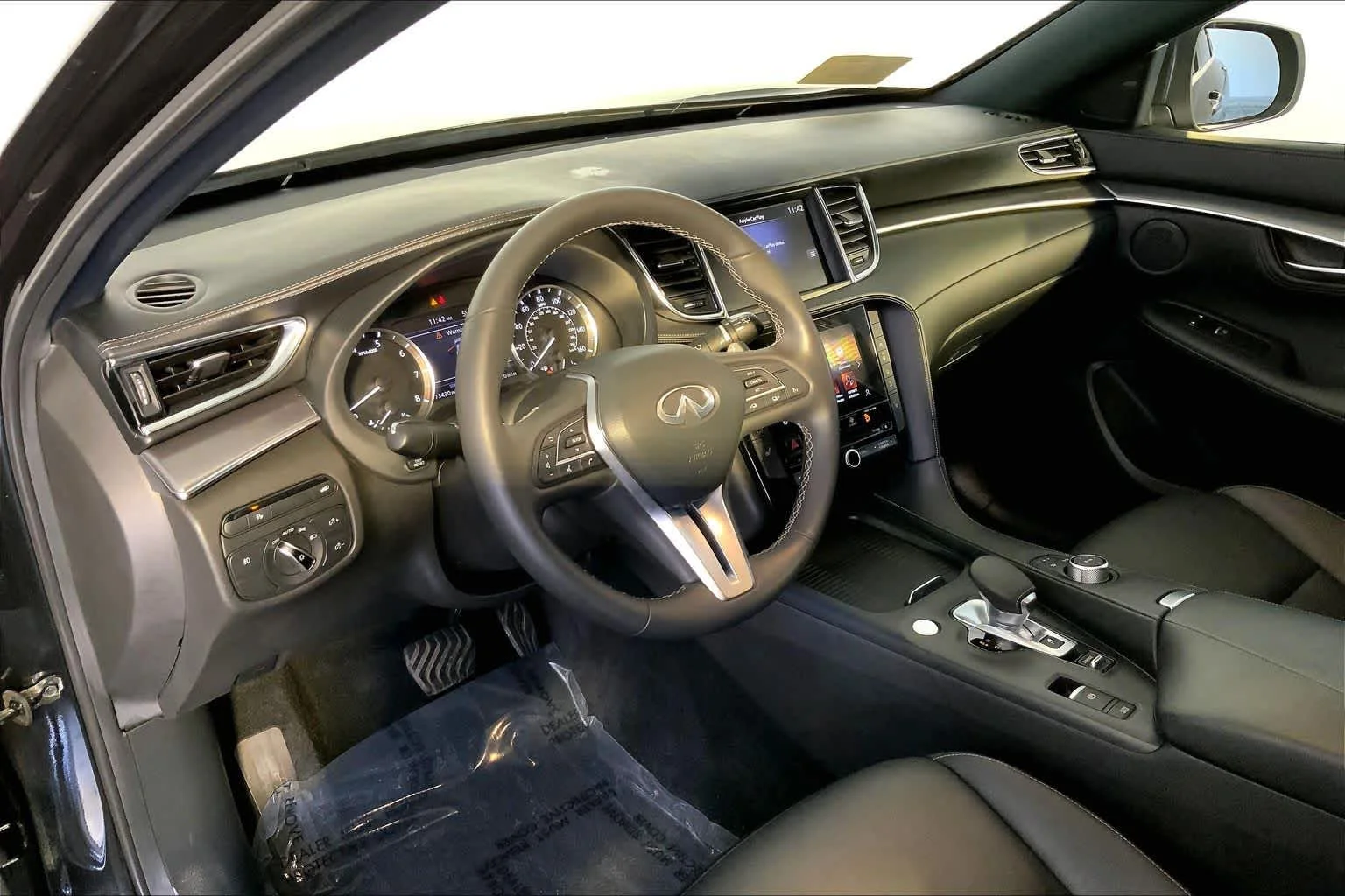 Used 2022 Mineral Black INFINITI LUXE image 18