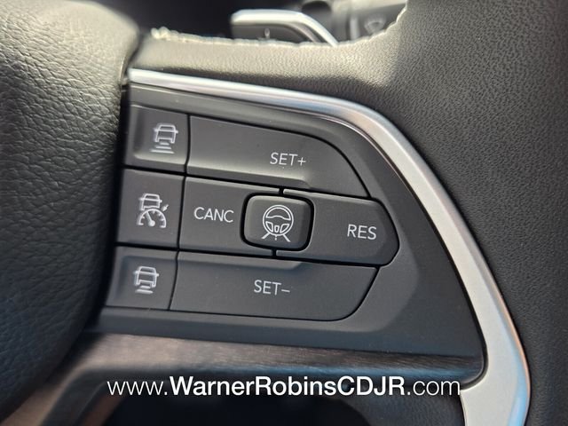 New 2026 Diamond Black Crystal Pearl-Coat Exterior Paint Jeep Laredo image 24