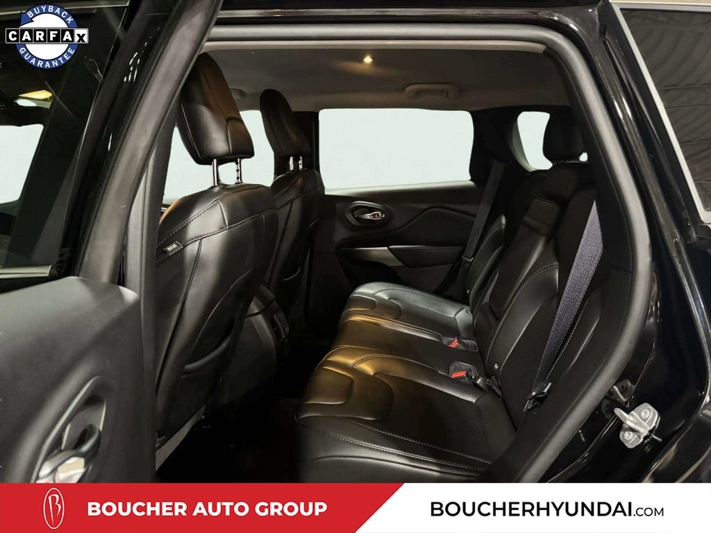 Used 2019 Diamond Black Crystal Pearlcoat Jeep Latitude Plus image 22