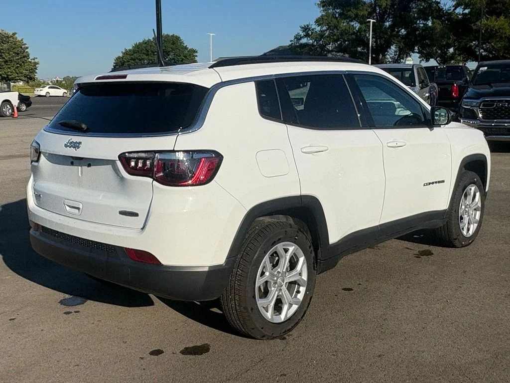 Used 2024 White Jeep Latitude image 7