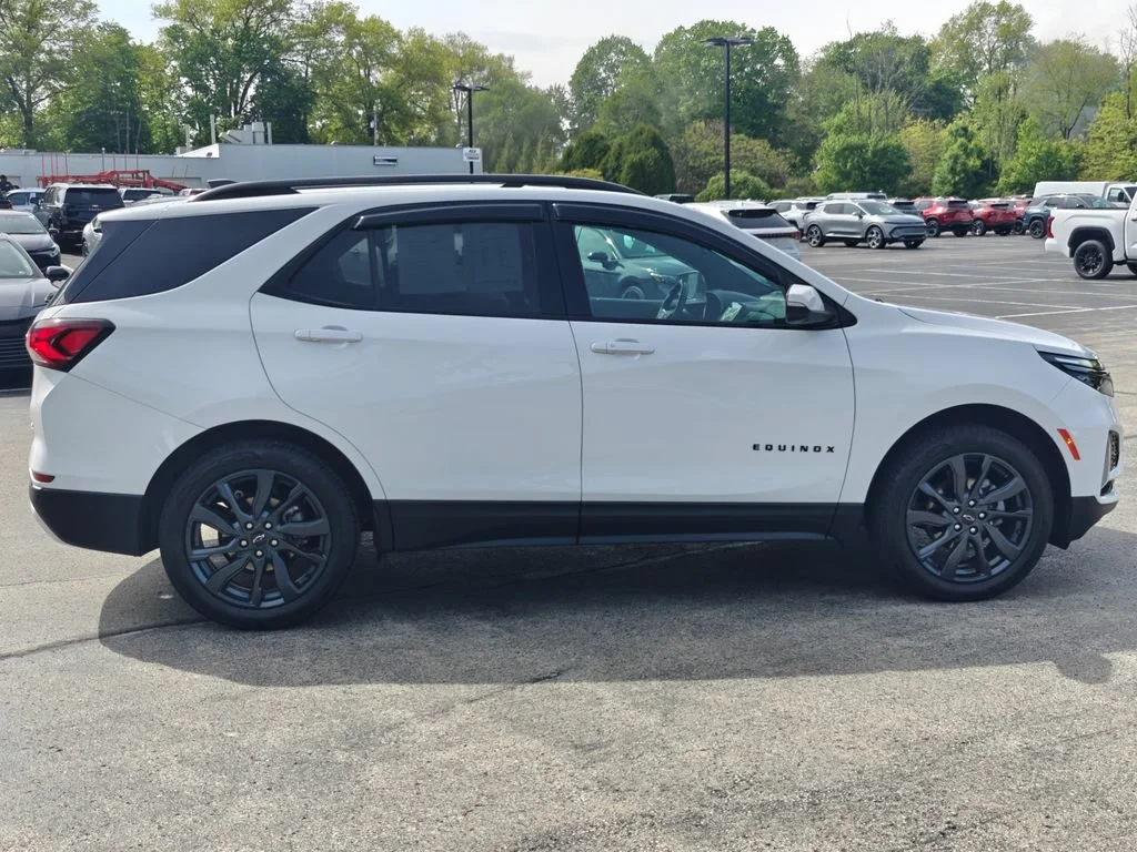 Used 2022 Summit White Chevrolet RS image 5
