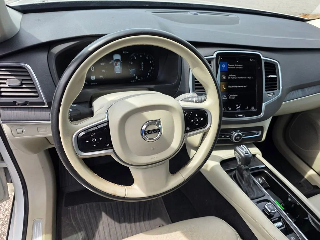 Used 2020 White Volvo T5 Momentum 7 Passenger image 16