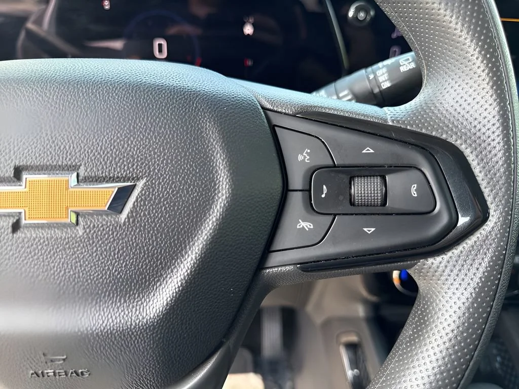 Used 2025 Summit White Chevrolet LT image 15