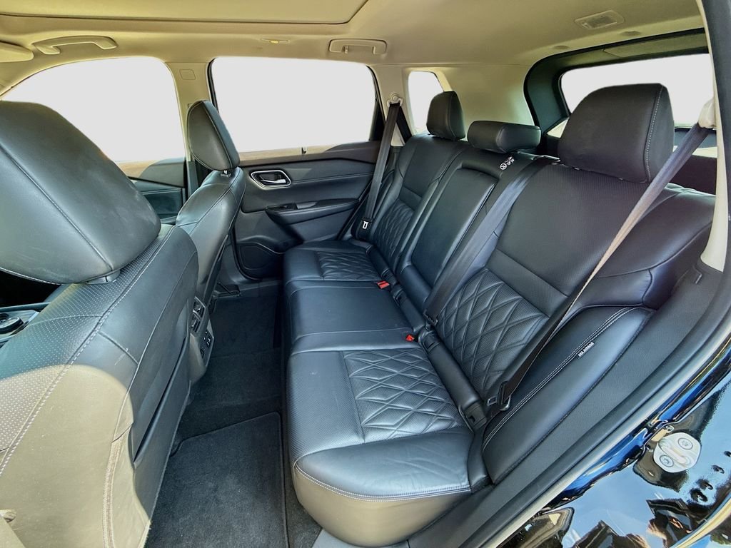 Used 2021 Super Black Nissan Platinum image 25