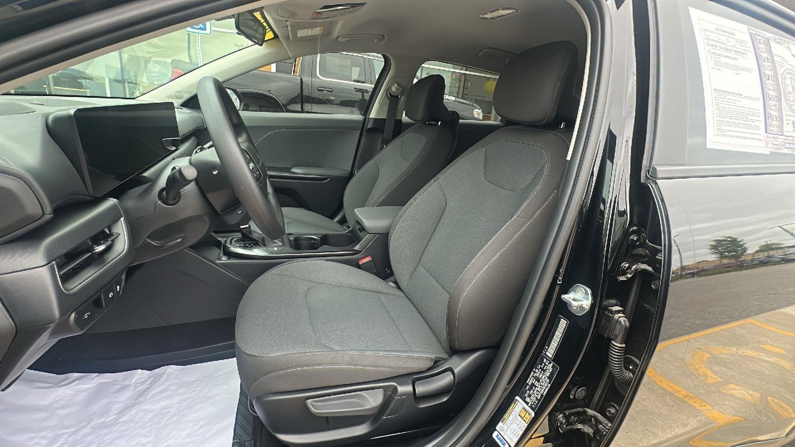 Used 2025 Aurora Black Pearl Kia LXS image 10