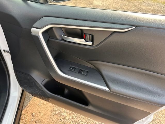 Used 2023 Ice Toyota SE image 22