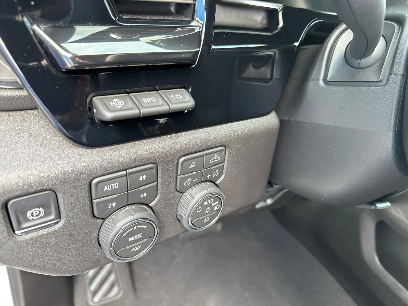 2026 Chevrolet Silverado 2500HD ZR2 - Photo 18