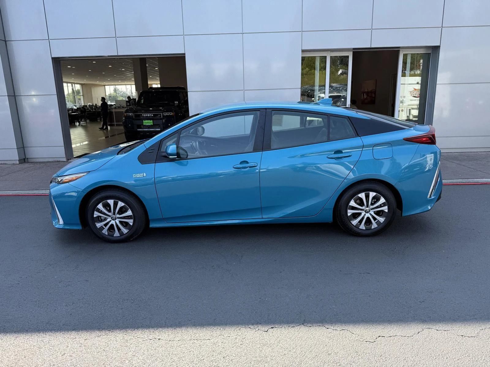 Used 2022 Blue Magnetism Toyota XLE image 4