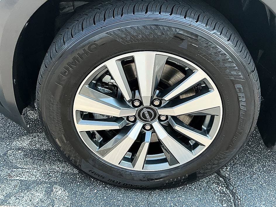 Certified Used 2025 Everest White Pearl Tricoat Nissan SL image 7