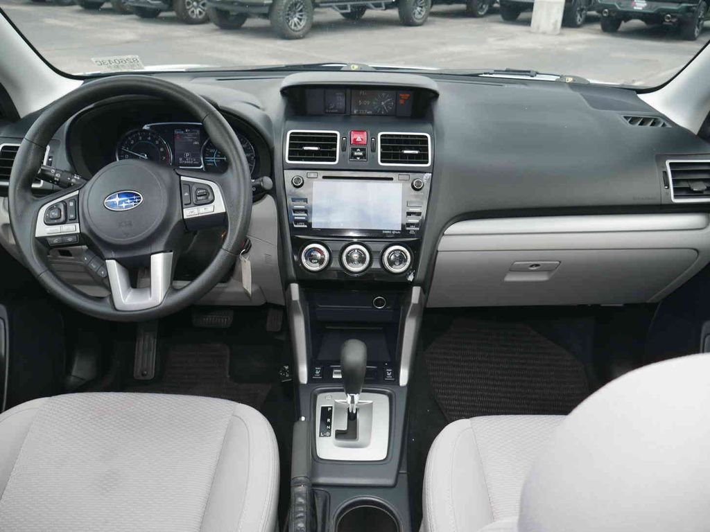 Used 2018 Silver Subaru 2.5i Premium image 5