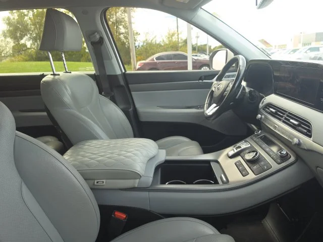 Used 2022 Hyper White Hyundai SEL image 4