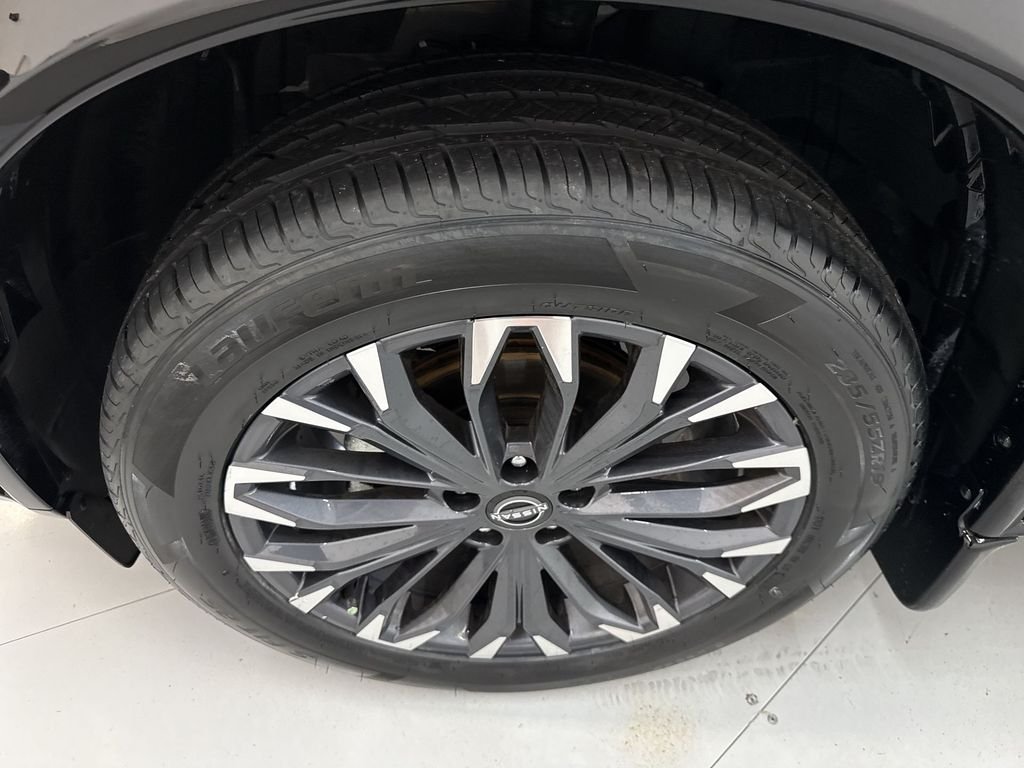Certified Used 2025 Gun Metallic Nissan Platinum image 34