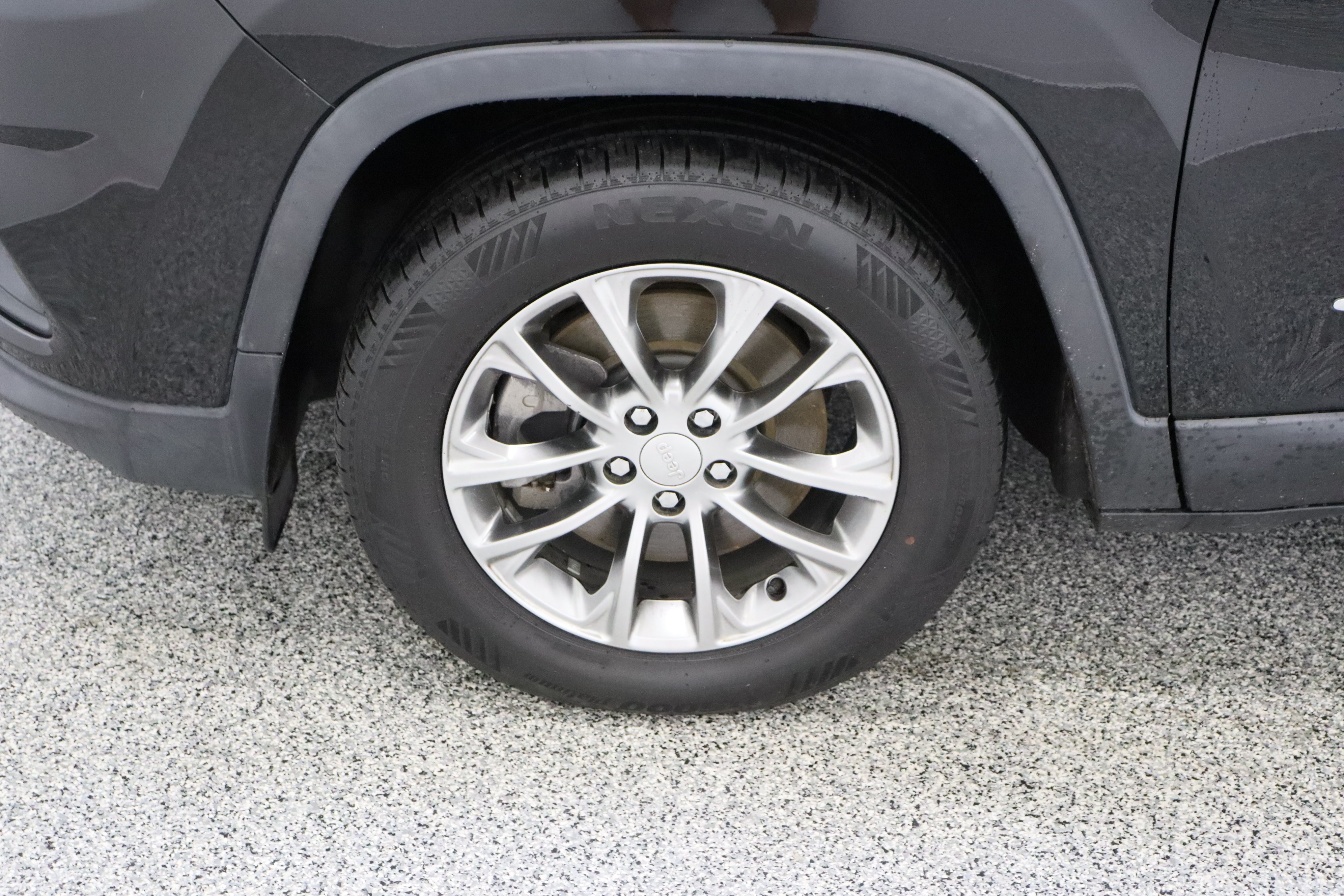 Used 2021 Diamond Black Crystal Pearlcoat Jeep Latitude Plus 2.4L image 11