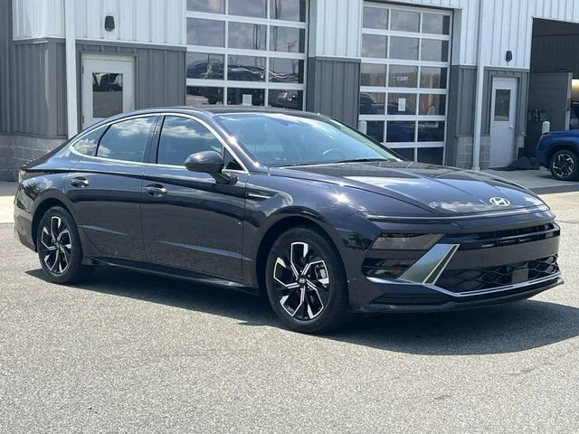 Used 2025 Blue Hyundai SEL image 15