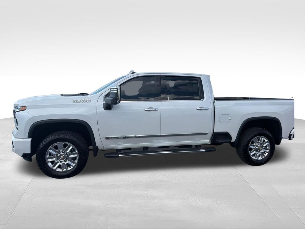 Used 2025 Beige Chevrolet High Country image 2