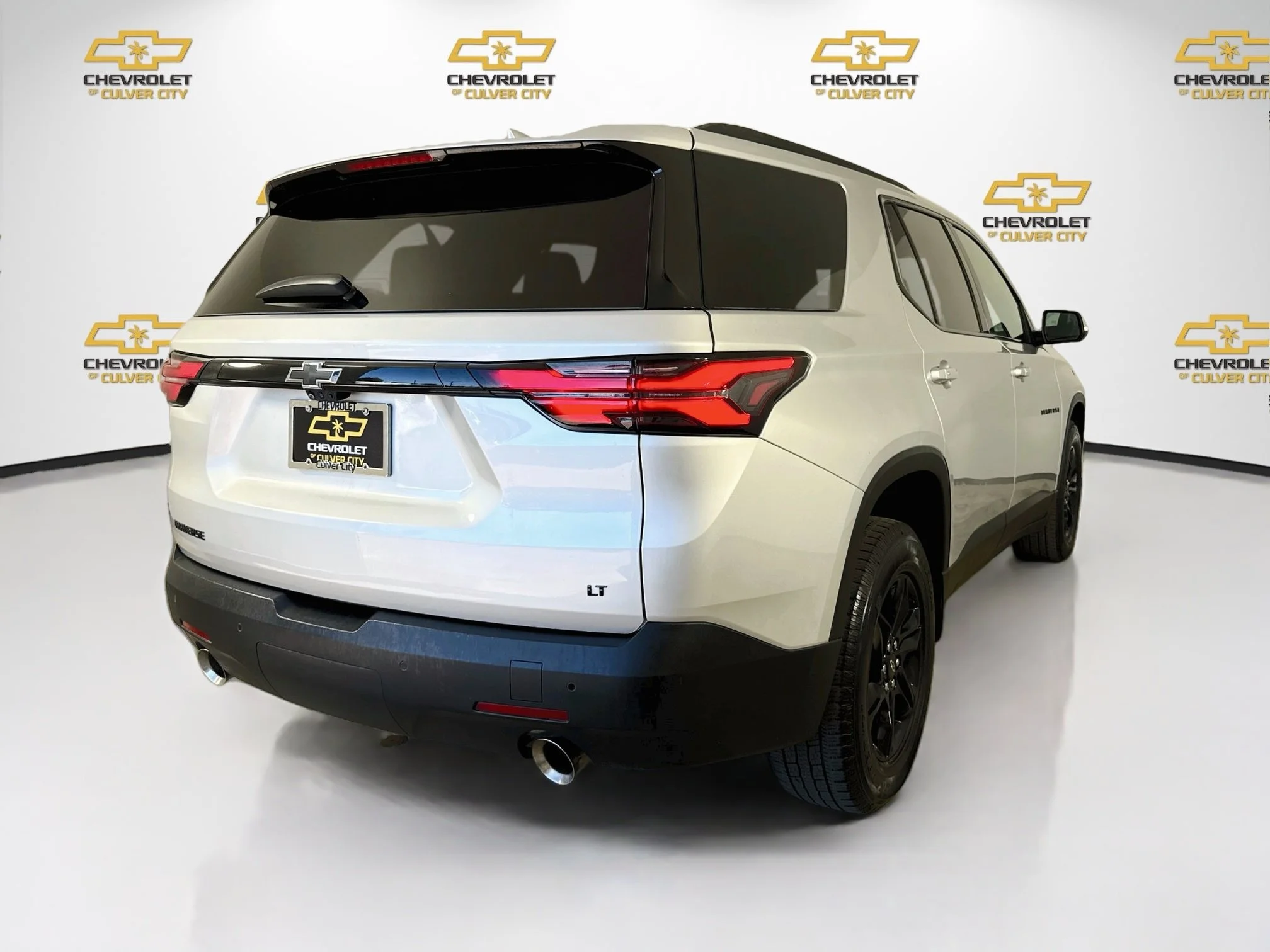 Used 2022 SILVER ICE METALLIC Chevrolet LT Cloth image 8