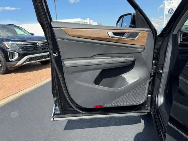 New 2026 Black Volkswagen 2.0T SE image 16