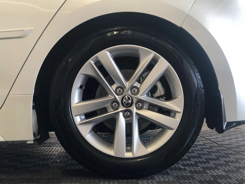 Used 2020 Blizzard Pearl Toyota SE image 18