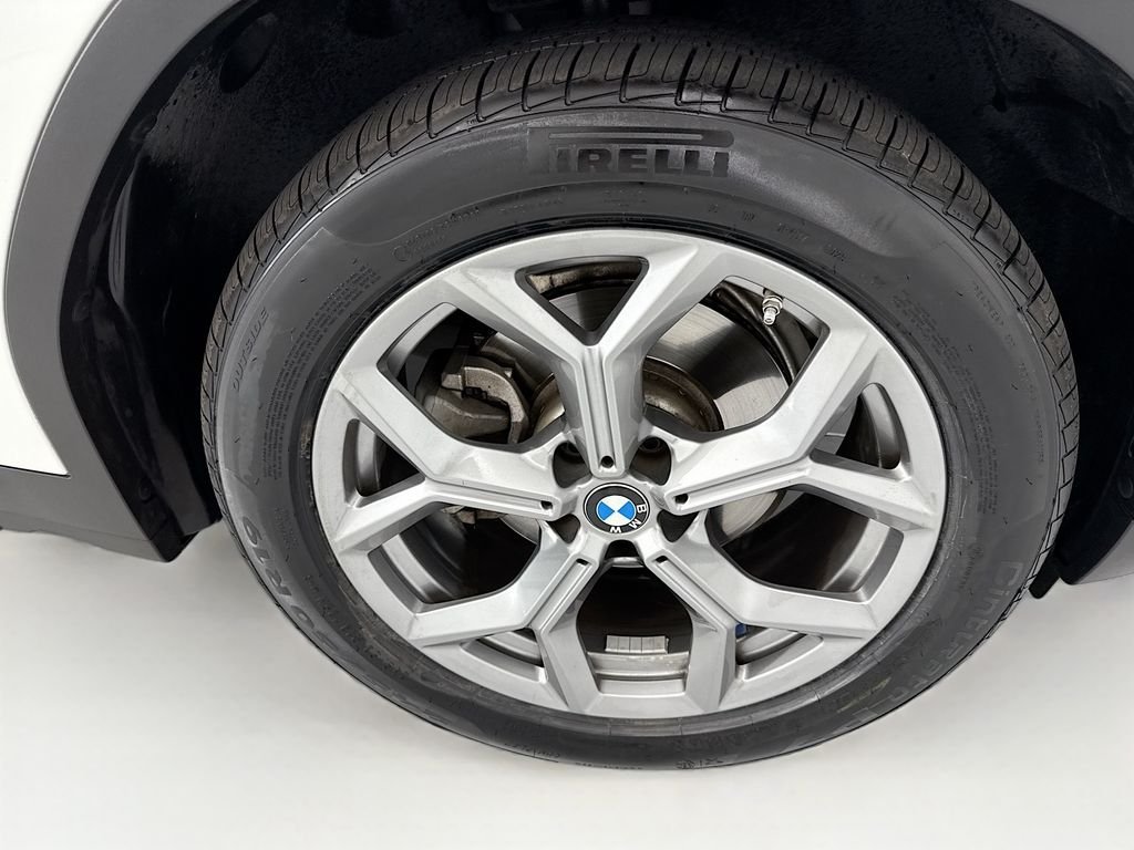 Used 2024 White BMW xDrive30i image 31