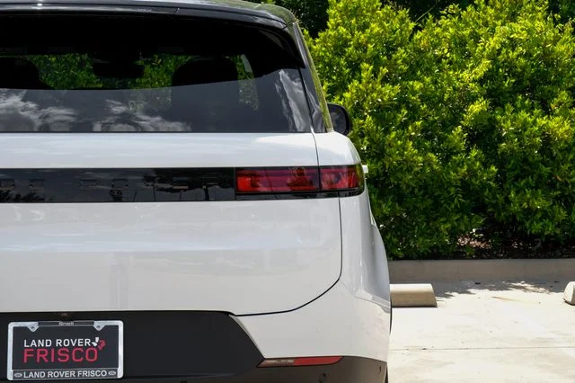 New 2026 Fuji White Land Rover SE image 57