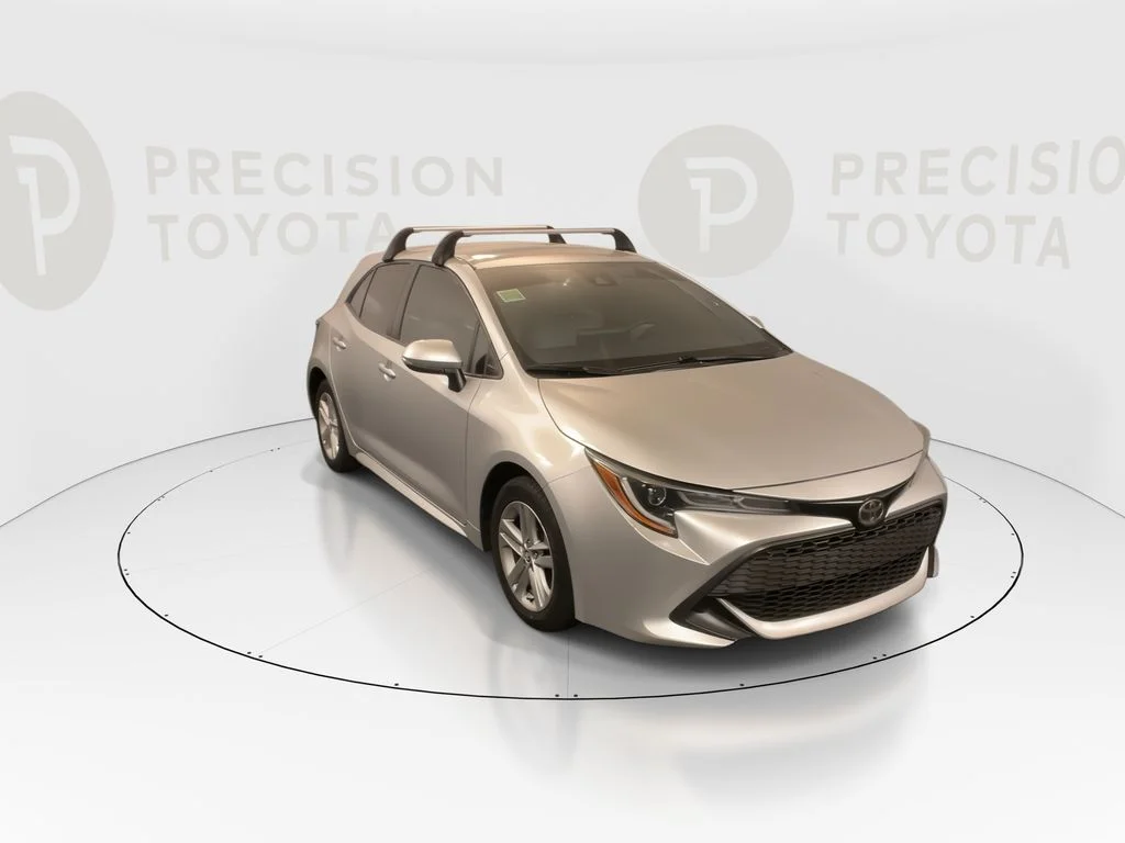 Used 2019 Classic Silver Metallic Toyota SE image 4