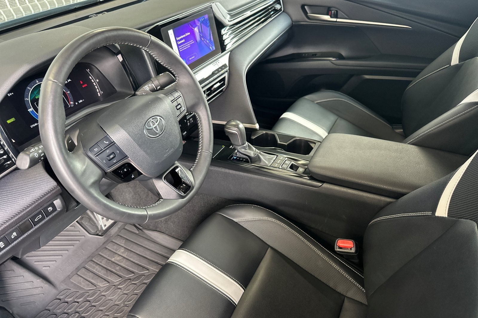 Certified Used 2025 Ocean Gem Toyota SE image 9