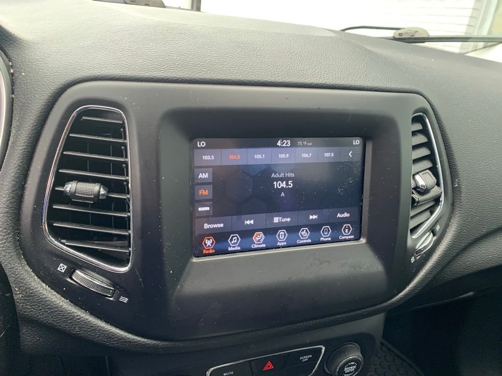 Used 2019 Redline Pearlcoat Jeep Latitude image 21