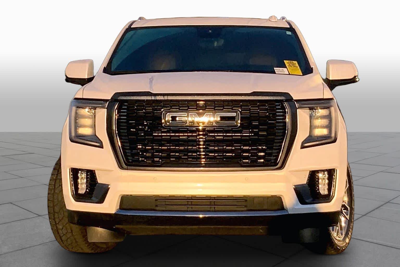Used 2023 White Frost Tricoat GMC Denali Ultimate image 4