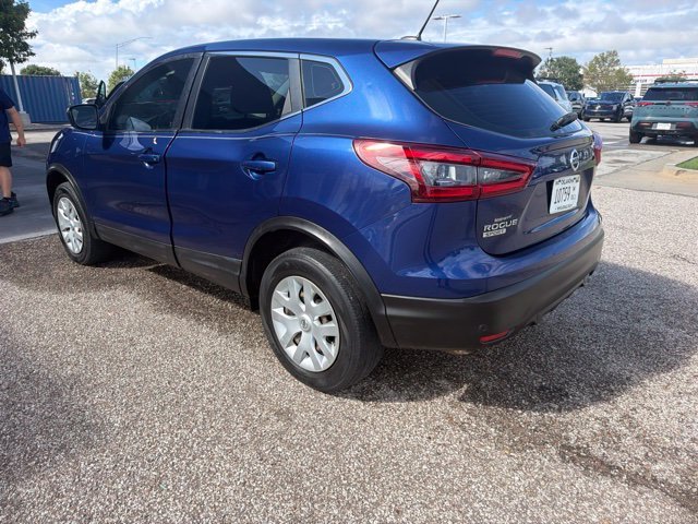 Used 2020 Blue Nissan S image 4