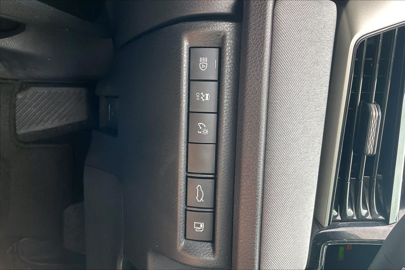 Used 2025 Ice Cap Toyota LE image 32