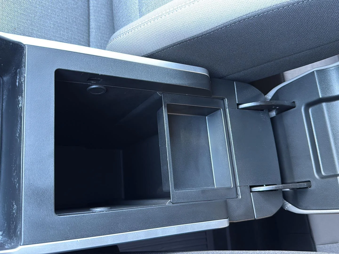 Used 2026 Riverstone Metallic GMC FWD Elevation image 29