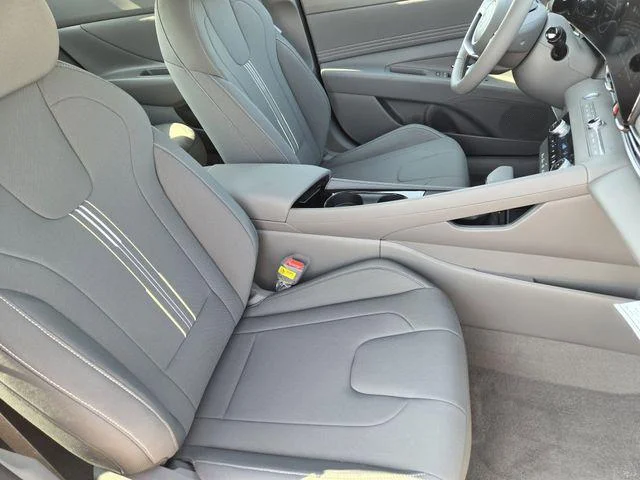 2025 Hyundai Elantra Blue - Photo 14