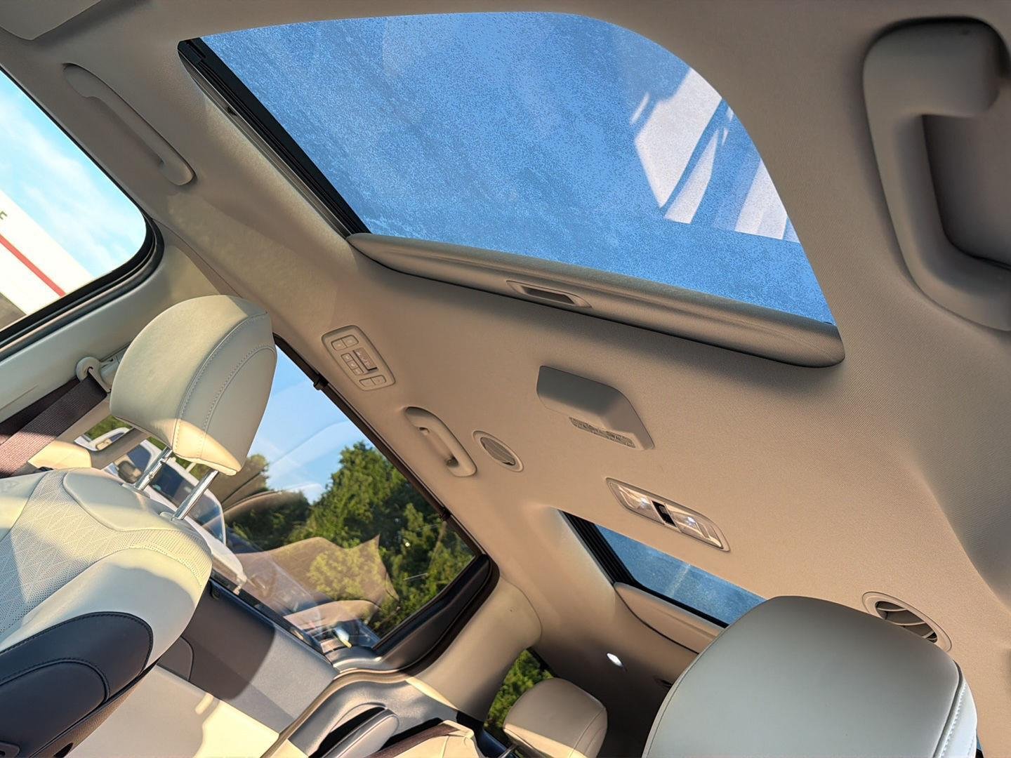 Used 2025 Ivory Silver Gloss Kia SX image 30