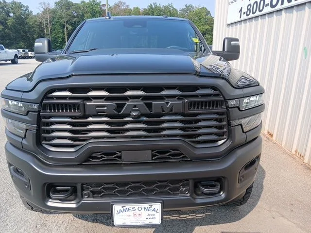New 2026 Diamond Black Crystal Pearl-Coat Exterior Paint RAM Tradesman image 12
