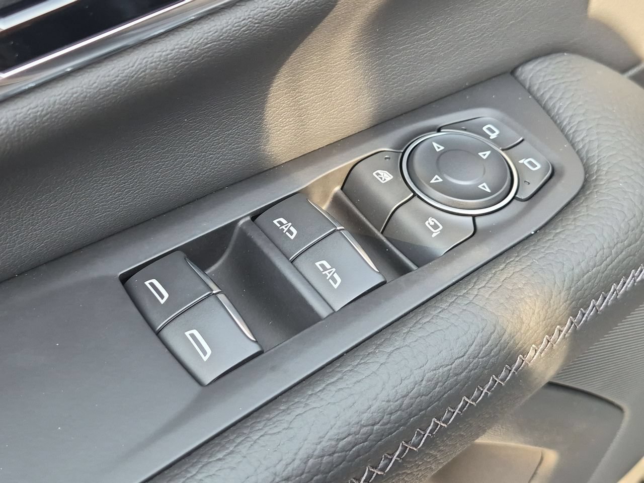 2026 GMC Yukon XL Denali - Photo 21