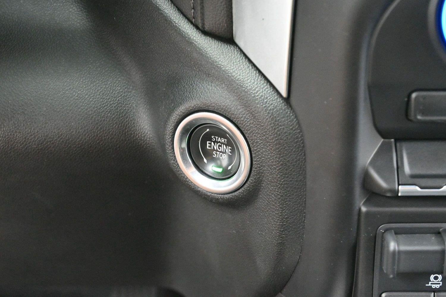 Used 2020 SILVER ICE METALLIC Chevrolet RST image 27