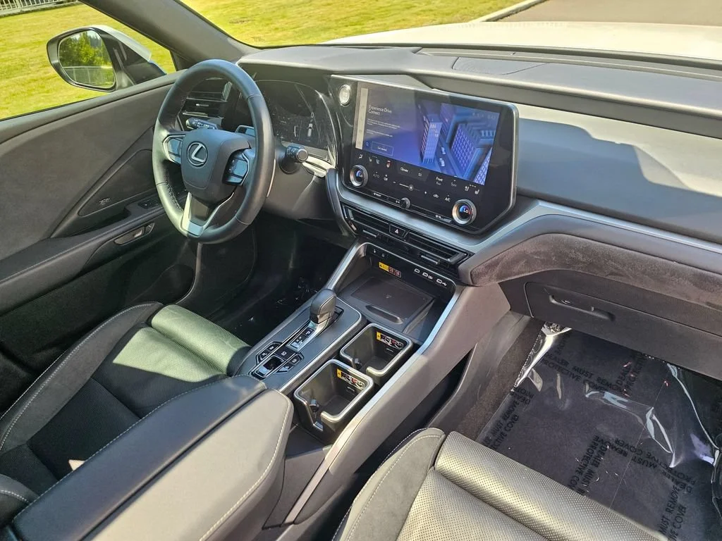 Used 2024  Lexus TX 350 image 10