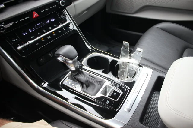Used 2024 White Kia EX image 12