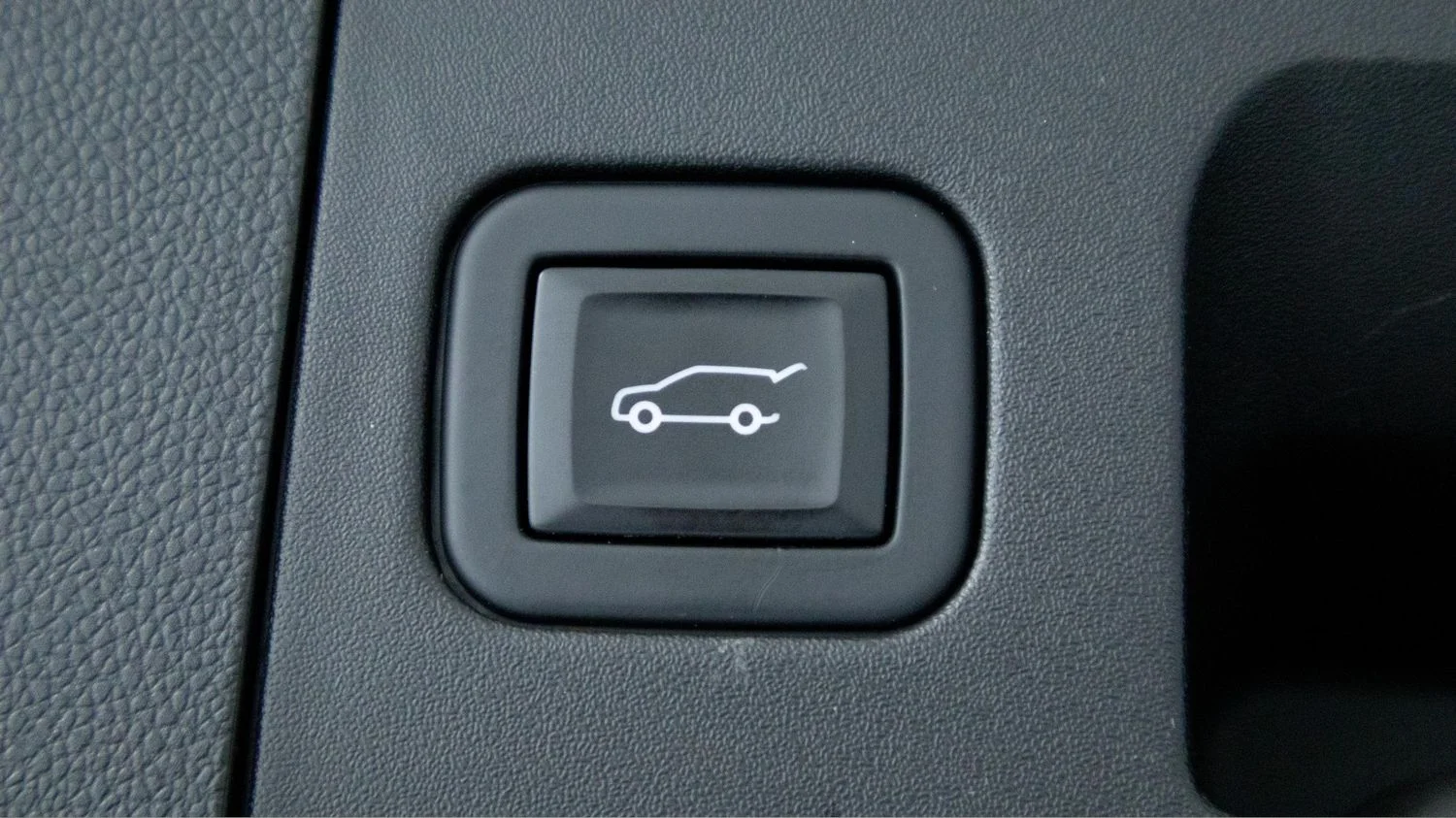 Used 2022 Silver Cadillac Premium Luxury image 28