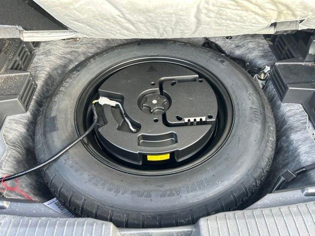 Used 2022 Gold Nissan SL image 19