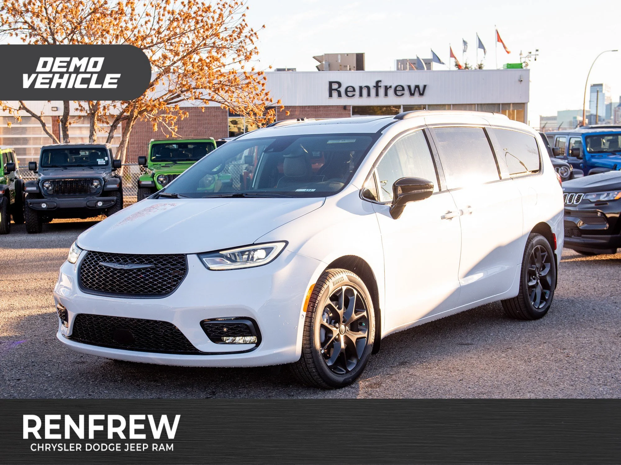 Used 2025 White Chrysler Limited* AWD, Safety Sphere, Panoramic Sunroof, Cooled/Heated Leather image 1