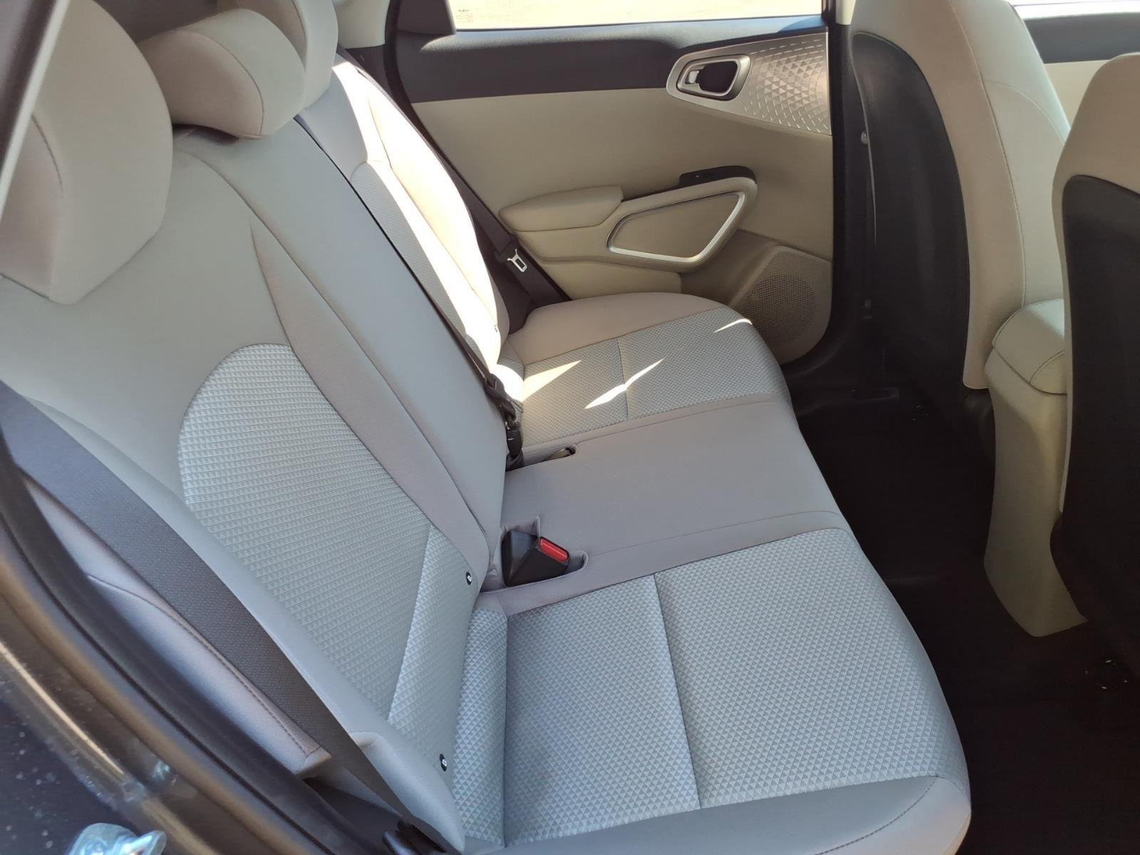 Used 2025  KIA  image 23