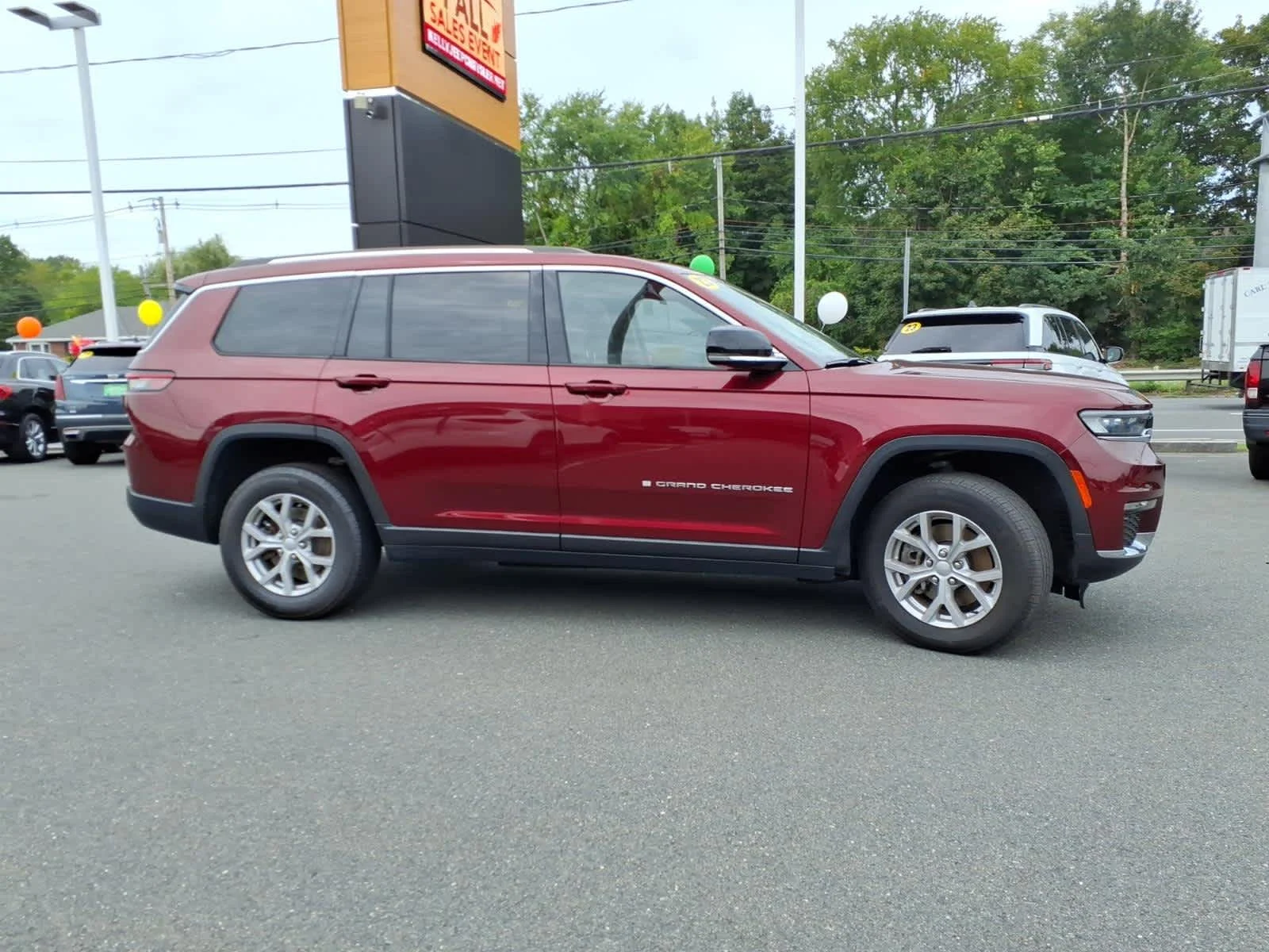 Used 2023 Velvet Red Pearlcoat Jeep Limited image 6