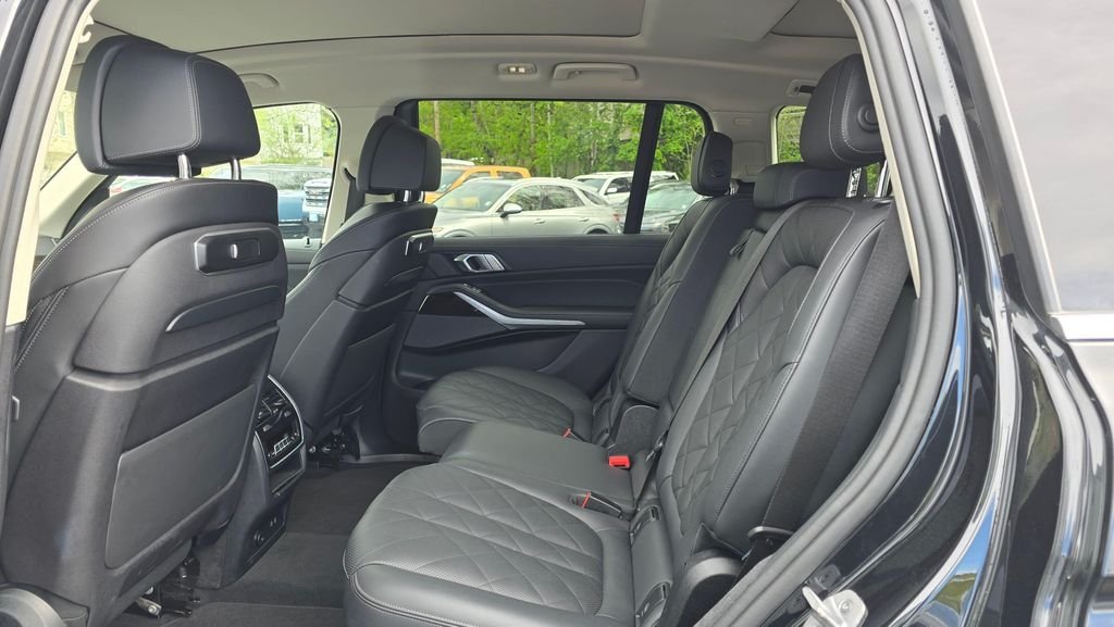Used 2024 Black Sapphire Metallic BMW xDrive40i image 16
