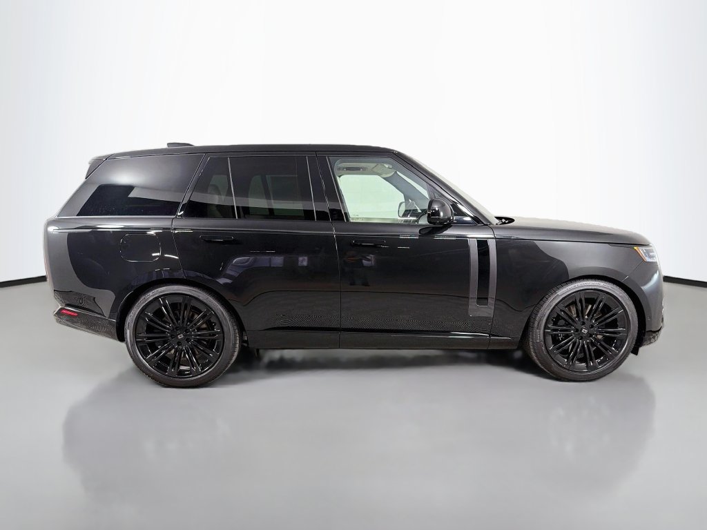 New 2027 Santorini Black Land Rover SE image 4