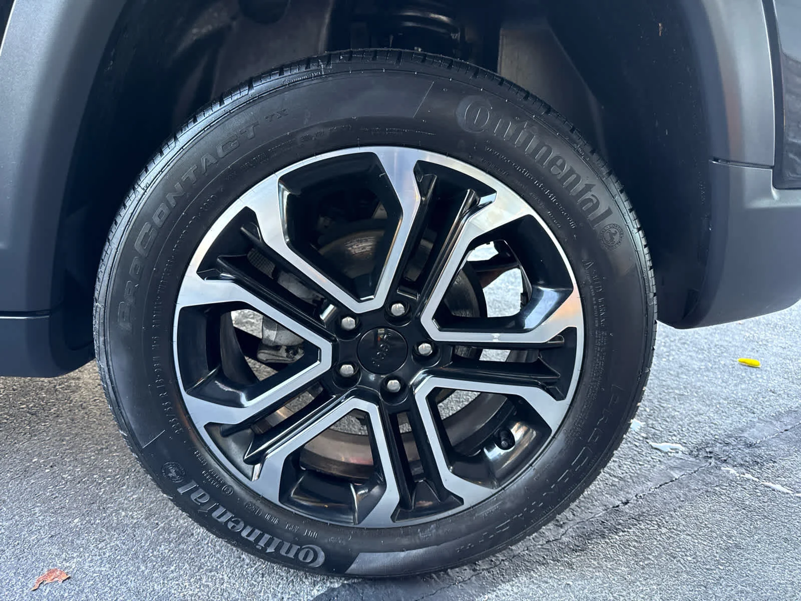 Used 2022 Diamond Black Crystal Pearlcoat Jeep Limited image 12